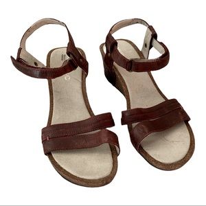 Merrell leather sandals size 11 like new condition